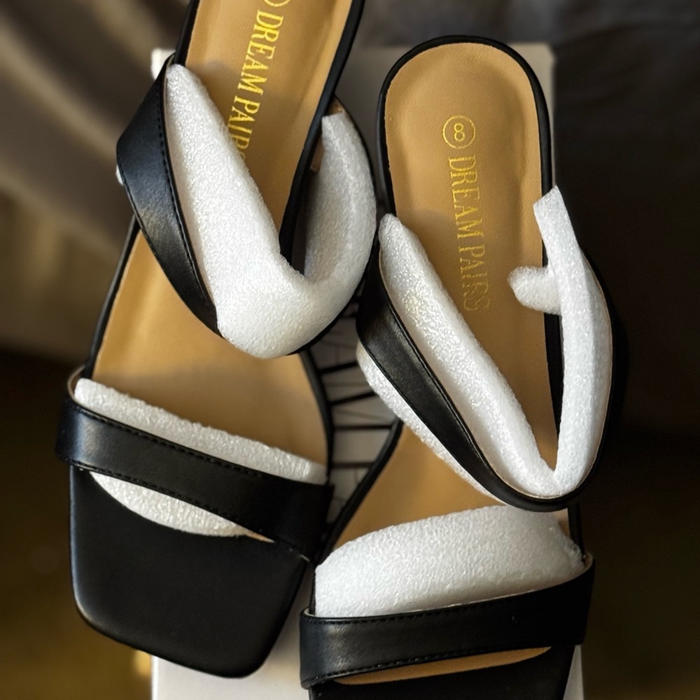 Dream Pairs Black and White Women's Sandals